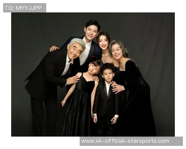 幸福满满的一家人库嫂分享全家福照甜蜜瞬间温馨满溢