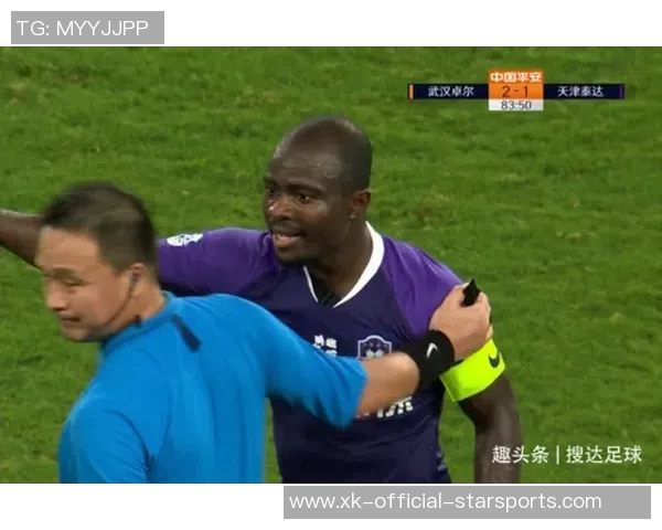 前大连人球员质疑上海人执教失控高层决策引发争议