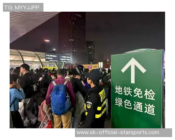 节后复工高峰期地铁客流激增人潮涌动成常态