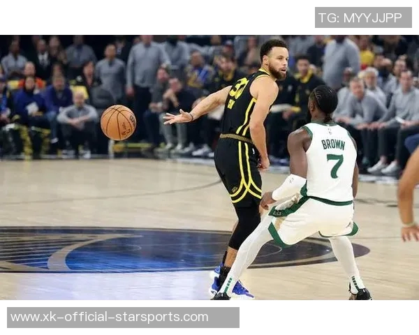 克莱兴奋拿到比赛用球期待三分球里程碑的到来